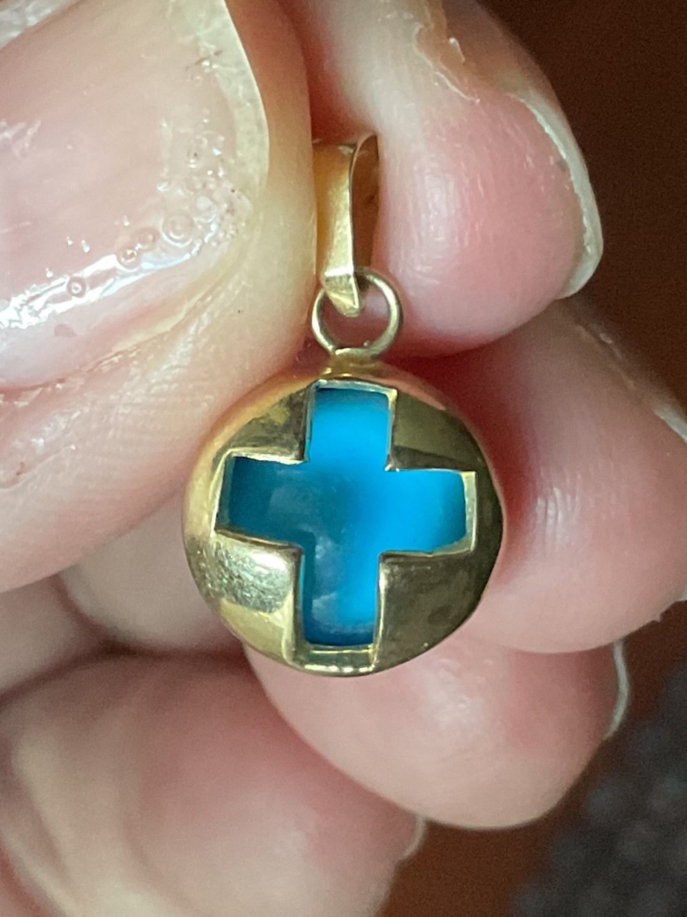 NWOT 14kt Gold  Cross Round Pendant